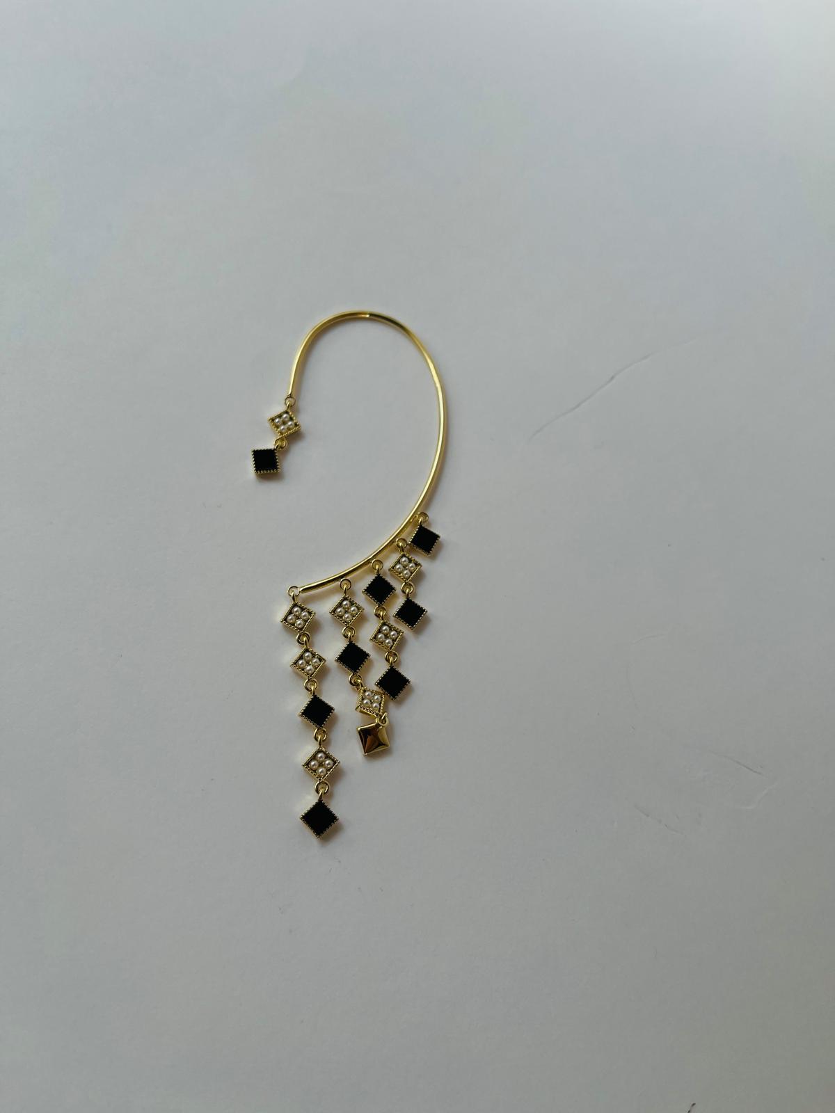 Siyah Taşlı Kıkırdak Küpe