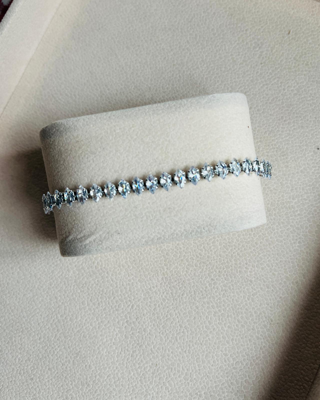 Silver Damla Taşlı Bileklik